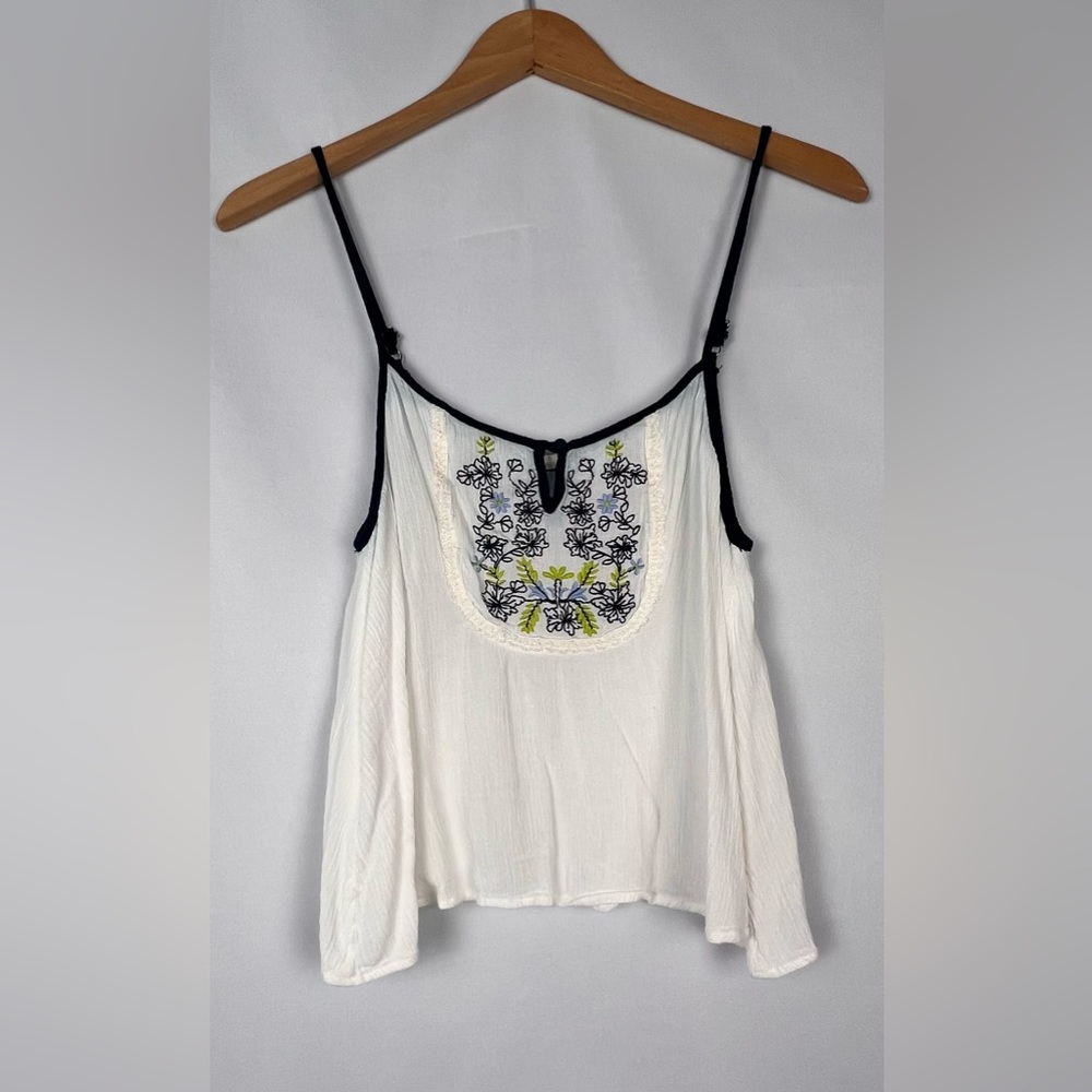 Miss Daisy Embroidered Crop Top